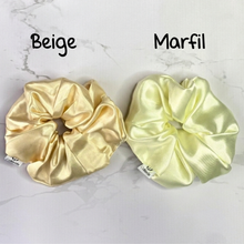 Cargar imagen en el visor de la galería, SCRUNCHIE EN SATÍN MEDIANA