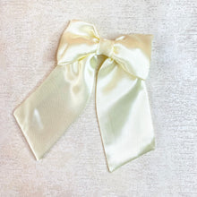 Cargar imagen en el visor de la galería, MOÑO EN SATÍN PEQUEÑO CORTO COLLARELA
