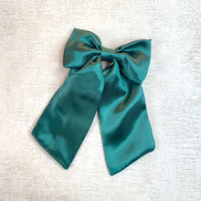 Cargar imagen en el visor de la galería, MOÑO EN SATÍN PEQUEÑO CORTO COLLARELA
