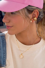 Cargar imagen en el visor de la galería, CADENA CON DIJE DE MUNDO DOBLE FAZ + ARETES