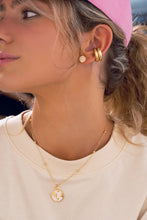 Cargar imagen en el visor de la galería, CADENA CON DIJE DE MUNDO DOBLE FAZ + ARETES