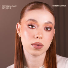 Cargar imagen en el visor de la galería, PESTAÑINA CAFÉ 1ST SCENE ATENEA