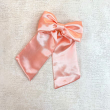 Cargar imagen en el visor de la galería, MOÑO EN SATÍN PEQUEÑO CORTO COLLARELA
