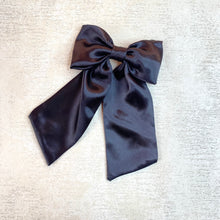 Cargar imagen en el visor de la galería, MOÑO EN SATÍN PEQUEÑO CORTO COLLARELA