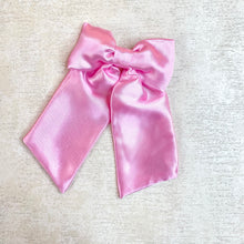 Cargar imagen en el visor de la galería, MOÑO EN SATÍN PEQUEÑO CORTO COLLARELA