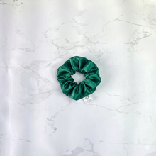 Cargar imagen en el visor de la galería, SCRUNCHIE EN SATÍN PEQUEÑA