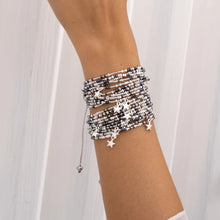 Cargar imagen en el visor de la galería, SET DE 2 PULSERAS TEJIDAS CON DIJE DE ESTRELLAS + ARETES