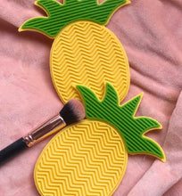 Cargar imagen en el visor de la galería, TAPETE LIMPIA BROCHAS PIÑA