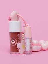 Cargar imagen en el visor de la galería, LLAVERO DUO NUDE + MINI GLOSS HIDRANTE BLOOMSHELL