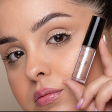 Cargar imagen en el visor de la galería, DELINEADOR GLITTER SHINE RUBY ROSE