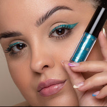 Cargar imagen en el visor de la galería, DELINEADOR GLITTER SHINE RUBY ROSE