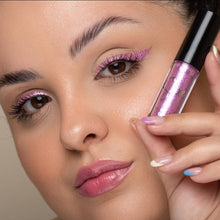 Cargar imagen en el visor de la galería, DELINEADOR GLITTER SHINE RUBY ROSE