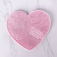 Cargar imagen en el visor de la galería, TAPETE LIMPIA BROCHAS CORAZON