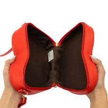 Cargar imagen en el visor de la galería, BOLSO CORAZÓN ROJO TRENDY
