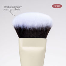 Cargar imagen en el visor de la galería, BROCHA DUO GLAM DB02 BASE Y PRODUCTOS EN CREMA ATENEA
