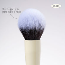 Cargar imagen en el visor de la galería, BROCHA DUO GLAM DB05 GOTA POLVO Y CORRECTOR
