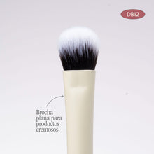 Cargar imagen en el visor de la galería, BROCHA DUO GLAM DB12 PLANA CREMA Y DIFUMINADORA
