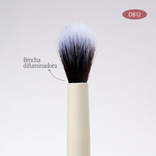 Cargar imagen en el visor de la galería, BROCHA DUO GLAM DB12 PLANA CREMA Y DIFUMINADORA
