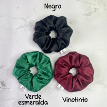 Cargar imagen en el visor de la galería, SCRUNCHIE EN SATÍN MEDIANA
