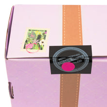 Cargar imagen en el visor de la galería, CAJA SORPRESA EDICIÓN COLOMBIA TRAVEL 2024 TRENDY
