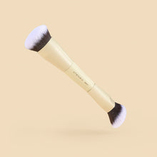Cargar imagen en el visor de la galería, BROCHA DUO GLAM DB02 BASE Y PRODUCTOS EN CREMA ATENEA
