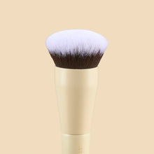 Cargar imagen en el visor de la galería, BROCHA DUO GLAM DB02 BASE Y PRODUCTOS EN CREMA ATENEA
