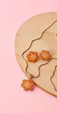 Cargar imagen en el visor de la galería, SET ARETES Y COLLAR FLORES MIYUKI
