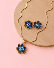 Cargar imagen en el visor de la galería, SET ARETES Y COLLAR FLORES MIYUKI
