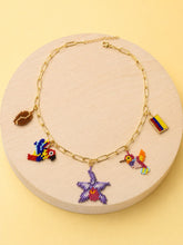 Cargar imagen en el visor de la galería, COLLAR CHARMS INSPIRACIÓN COLOMBIANA ORQUÍDEA LILA

