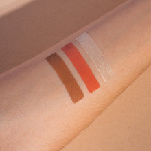 Cargar imagen en el visor de la galería, BRONZER STICK - BRONZER EN CREMA ATENEA
