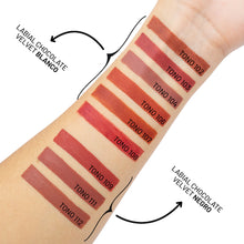 Cargar imagen en el visor de la galería, LABIAL CHOCOLATE VELVET BEAUTY GLAZED
