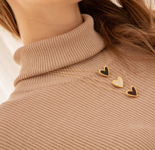 Cargar imagen en el visor de la galería, SET CADENA + ARETES CORAZÓN NEGRO
