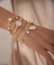 Cargar imagen en el visor de la galería, PULSERA PERLAS Y ROMBOS
