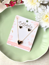 Cargar imagen en el visor de la galería, SET CADENA + ARETES CORAZÓN NEGRO
